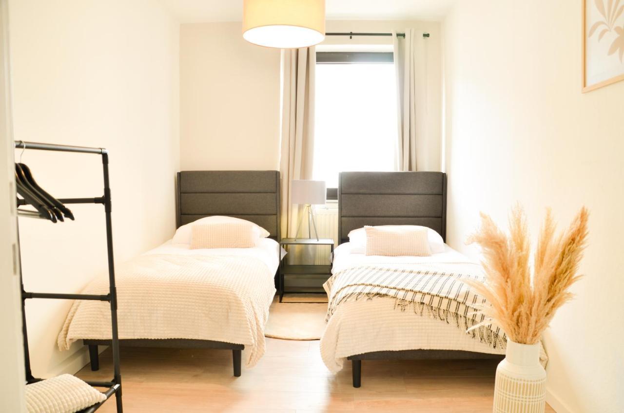 Milpau Bottrop 2 - Modernes Und Zentrales Premium-Apartment Fuer 4 Personen Mit Queensize-Bett Und Einzelbetten - Netflix, Nespresso Und Smart-Tv Eksteriør bilde